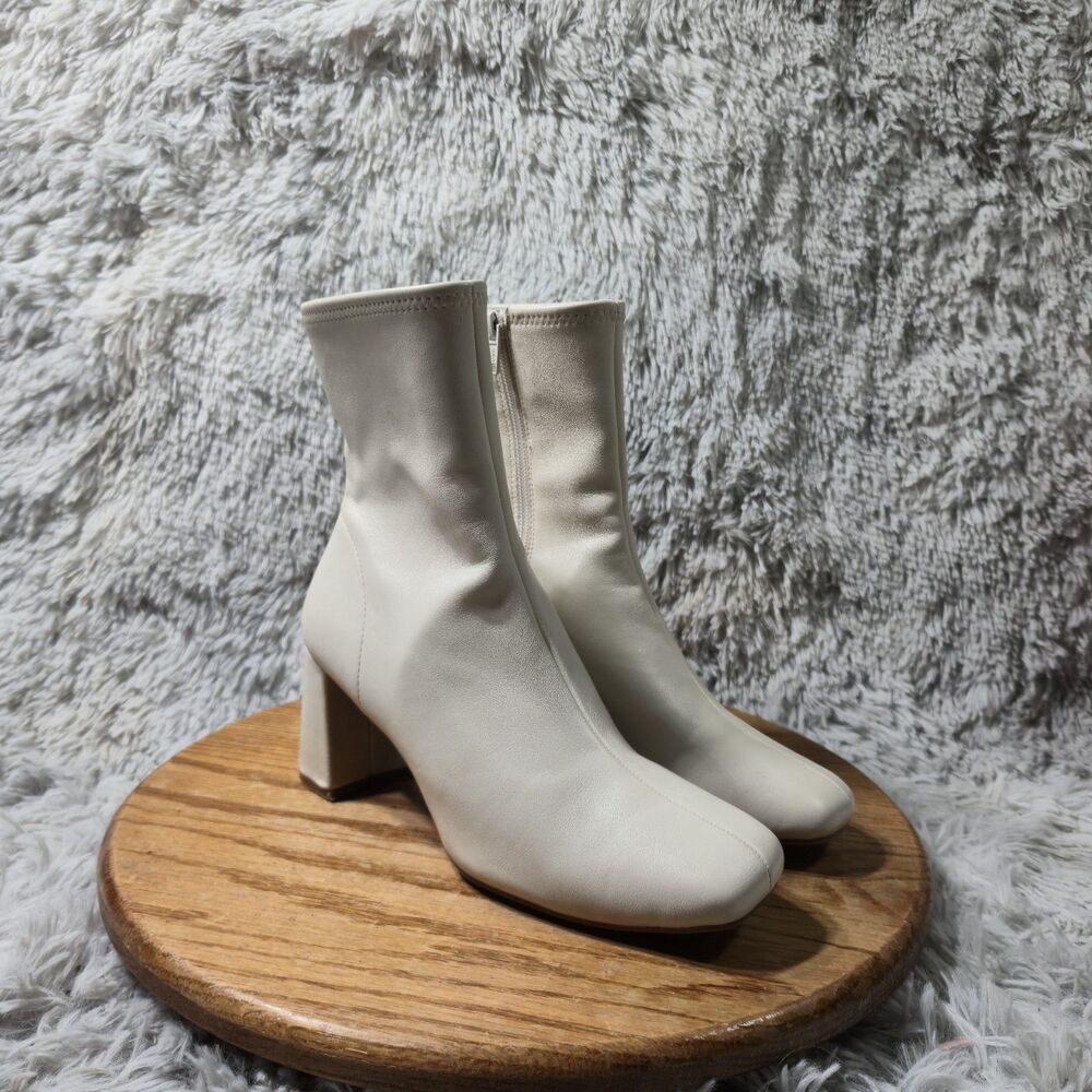 White Flexible Heeled Ankle Boots Womens 7.5 White Textured Faux Leather Zip